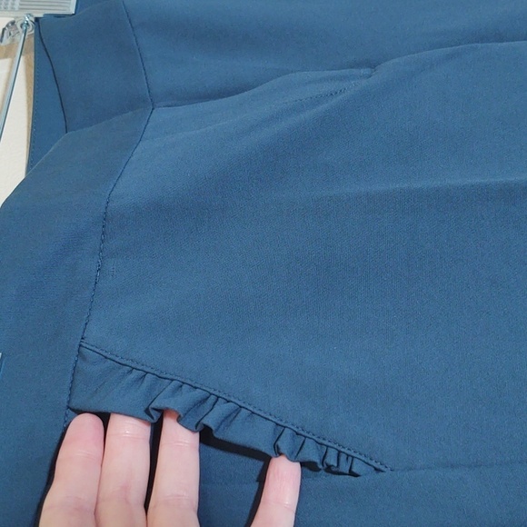 Talbot Women's Pants with ruffle on front pockets - Picture 2 of 9